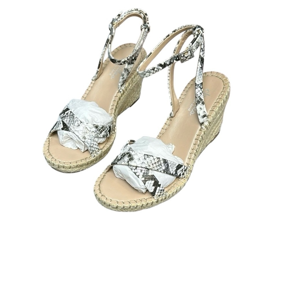 CHARLES BY CHARLES DAVID - NWT
Nyah Espadrille Wedge Sandal
